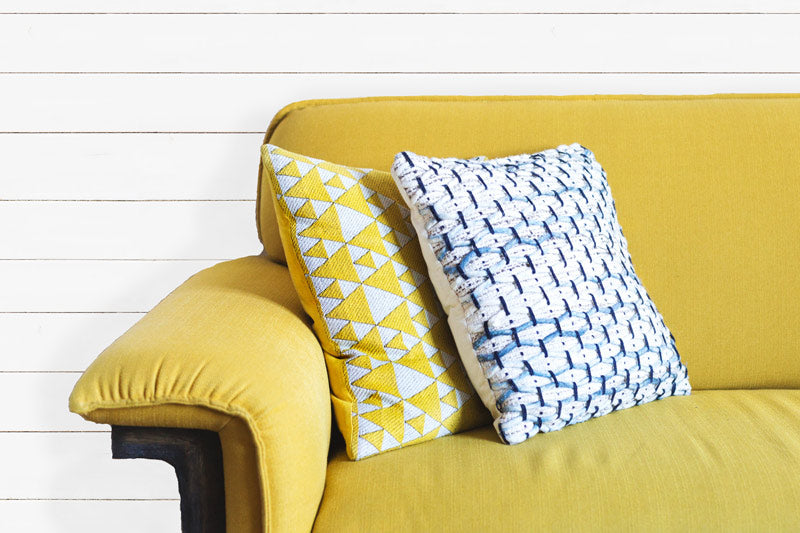 White-Shiplap-Peel-and-stick-wallpaper-Livingroom